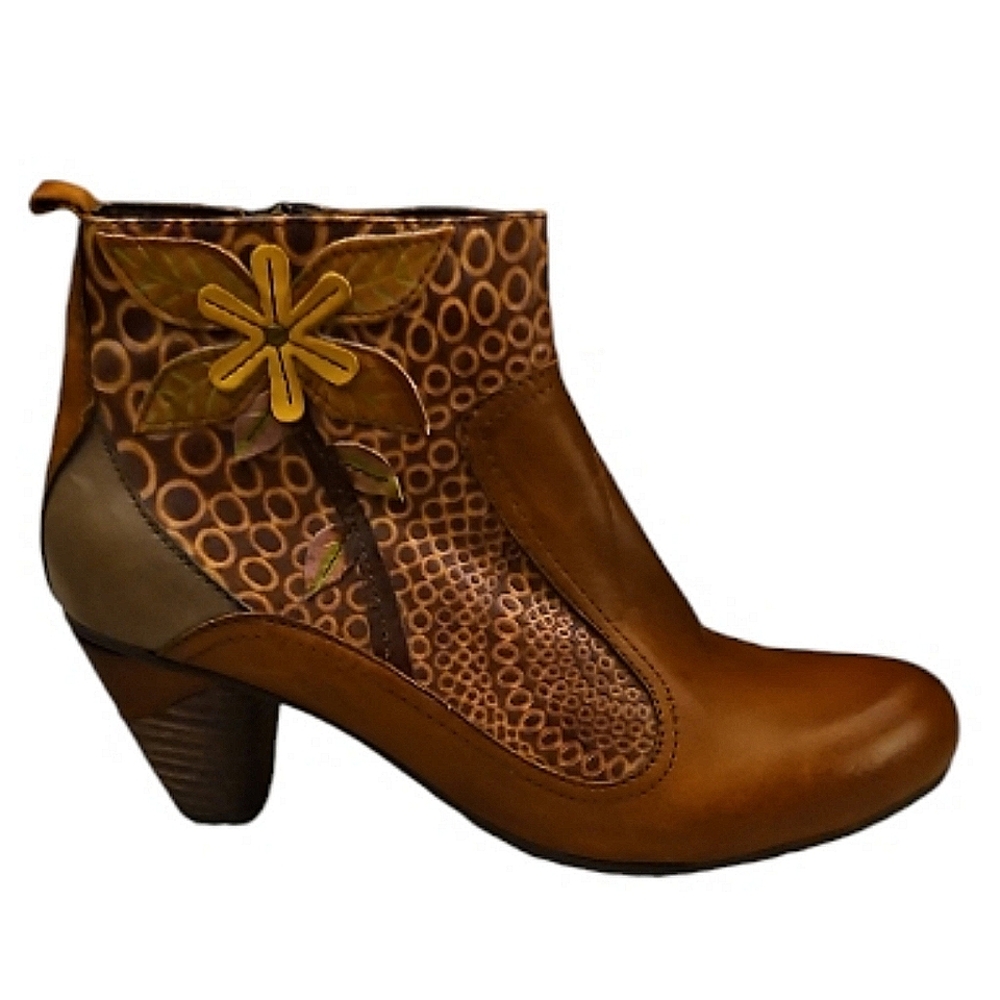 L’Artiste Dramatic Floral Appliqué Booties 41/10.5